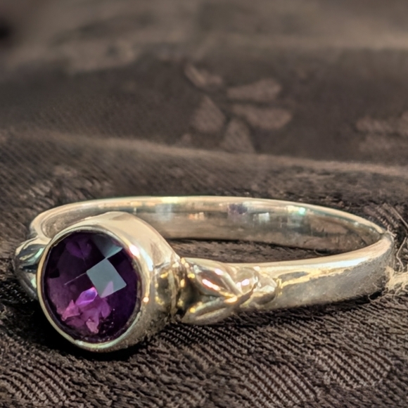 Elegant Solid Sterling Silver Ring Genuine Dark Purple Amethyst Ring Size 7 - Picture 2 of 10
